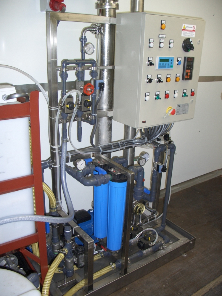 Impianto compatto di osmosi inversa per demineralizzazione