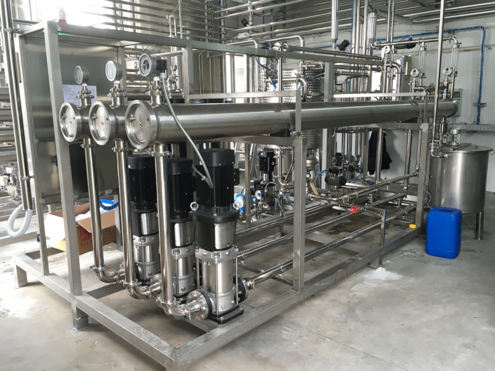 Reverse osmosis system for whey concentration
